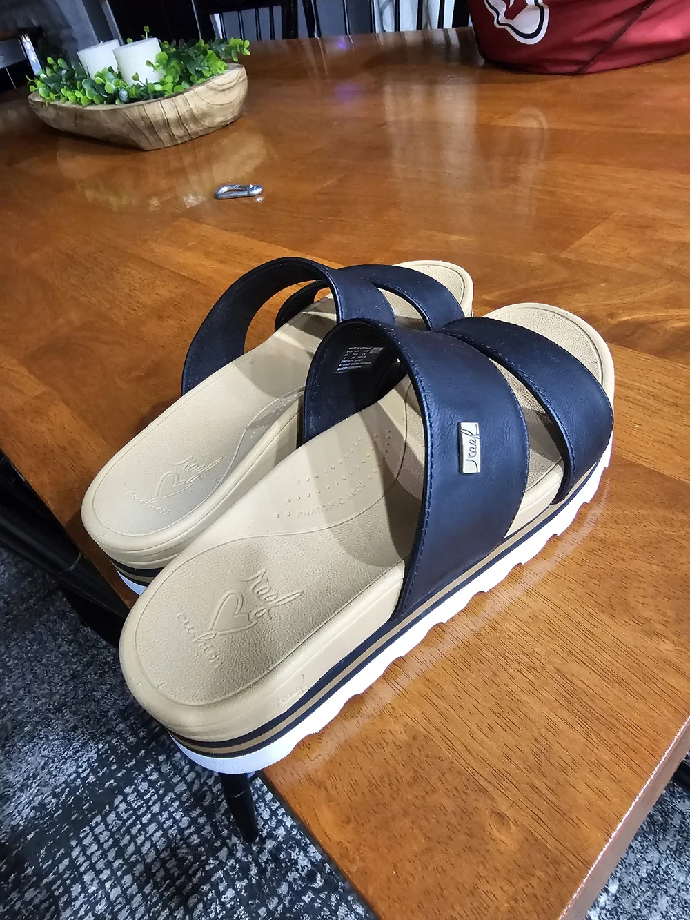 Reef omfort Slide Sandal - Black and Tan Womens Size 6